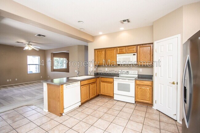 Building Photo - 951 E Bellerive Pl