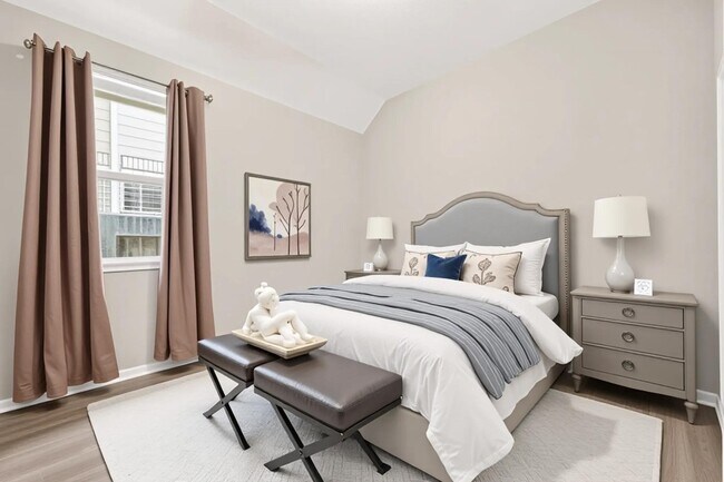 Building Photo - 24527 Royal Pike Dr