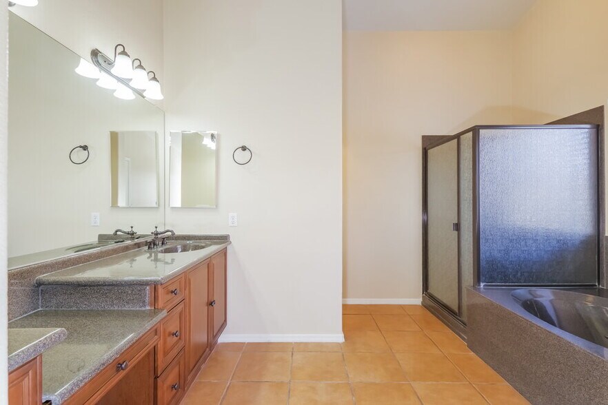 Building Photo - 6417 N 81st Dr