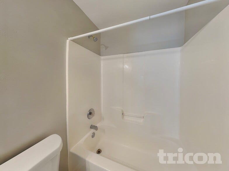 Building Photo - 34 Inverness Trce