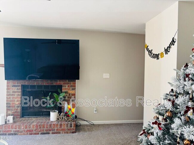 Building Photo - 2922 Glenridge Dr