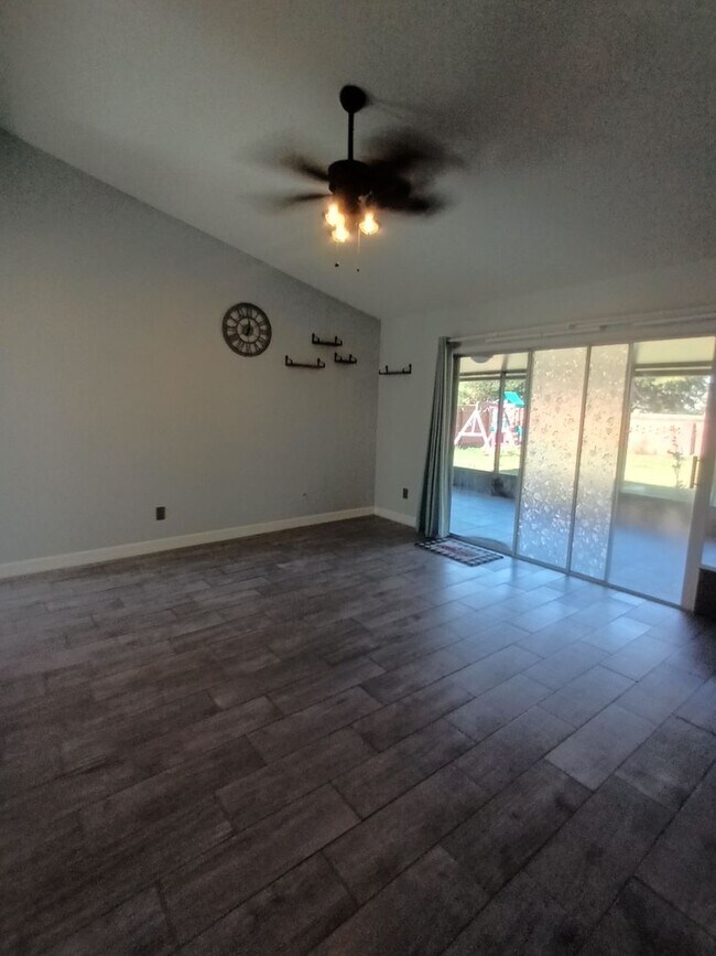 Building Photo - 2 Bed / 2 Bath Single Family for Rent in Oviedo, FL