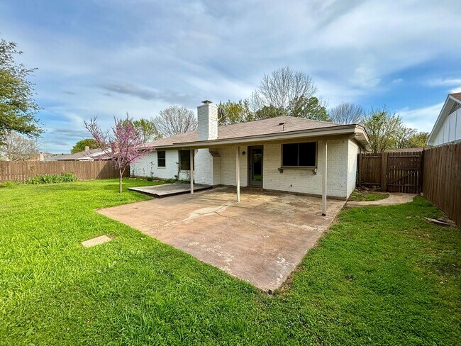 Building Photo - Completely Remodeled 4 bedroom Home