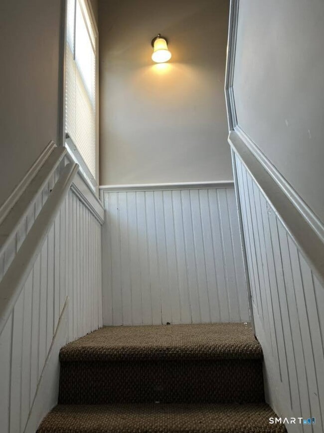 Building Photo - 162 Sheridan St