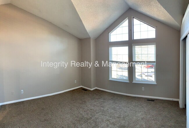 Building Photo - 5605 E Prescott Ave
