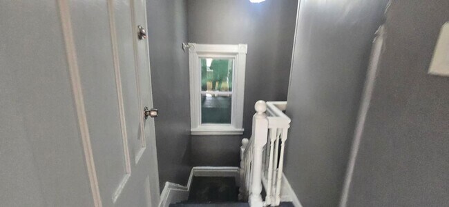 Building Photo - 4 bedroom, 1 bath