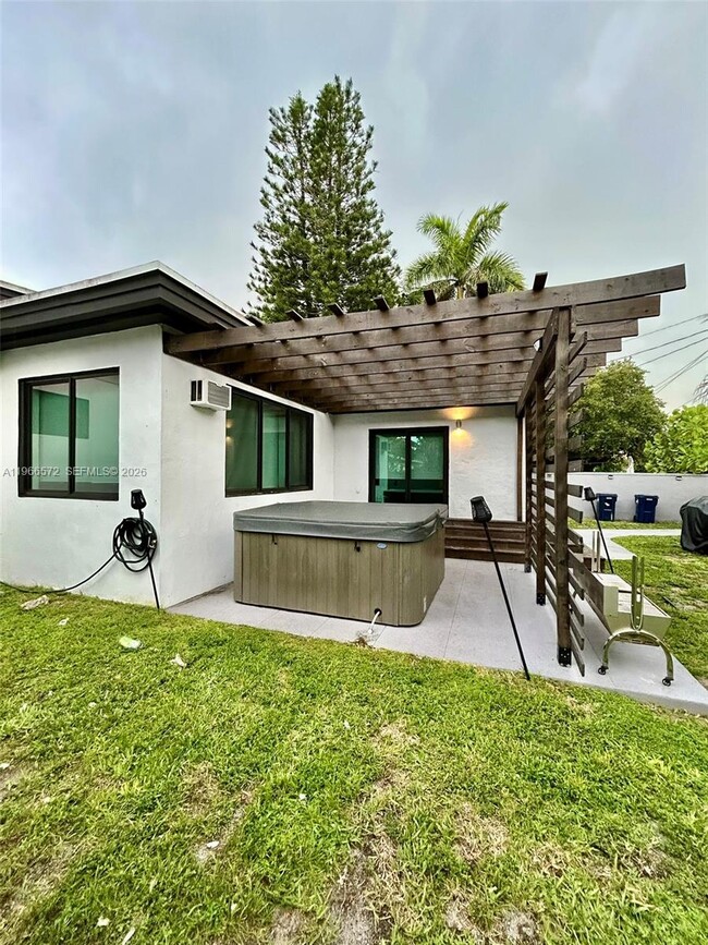 Building Photo - 2631 Roosevelt St