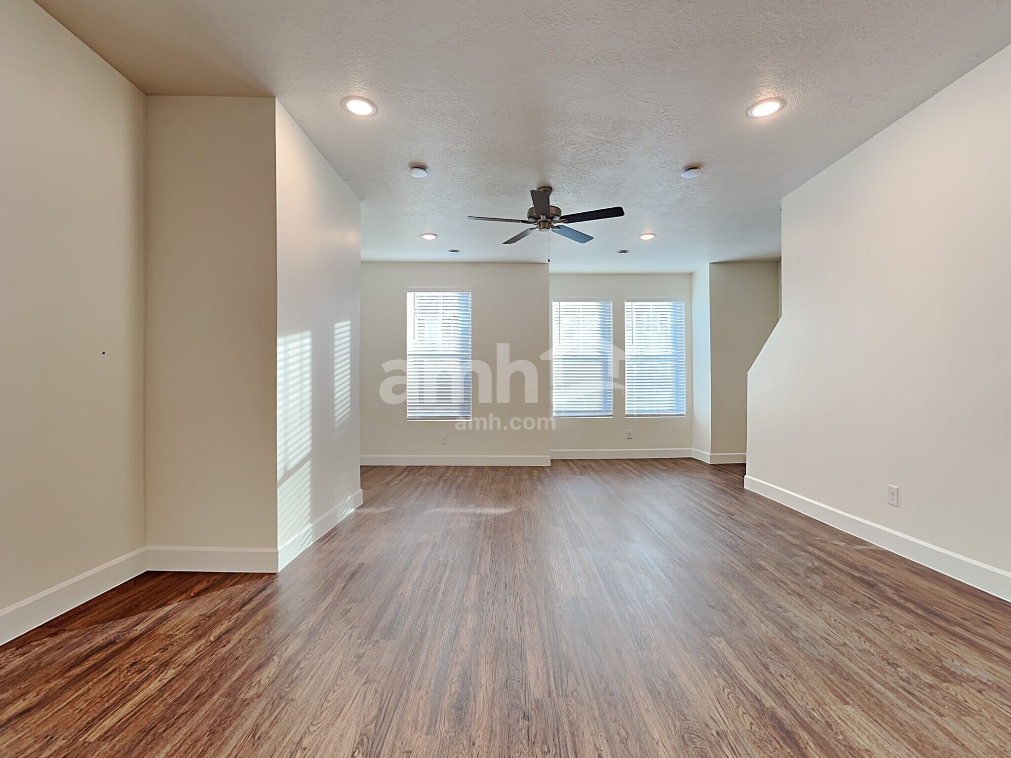 Building Photo - 11091 S Blue Bayou Dr