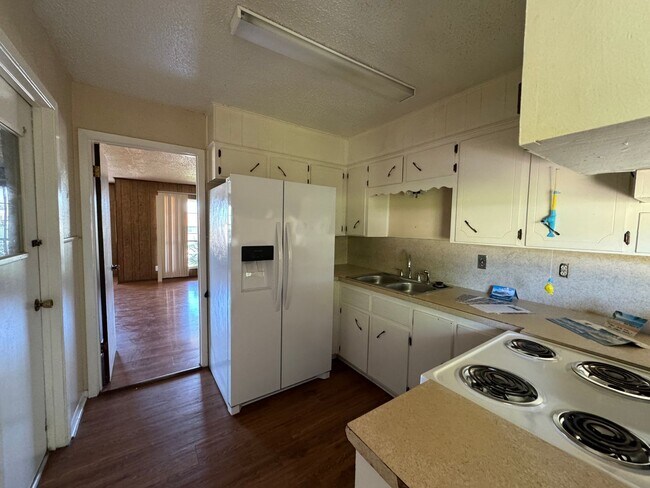 Building Photo - 1526 Leader Dr