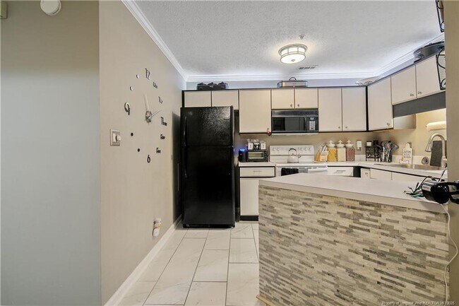 Building Photo - 2 Bedrooms 2 Bathrooms Condo