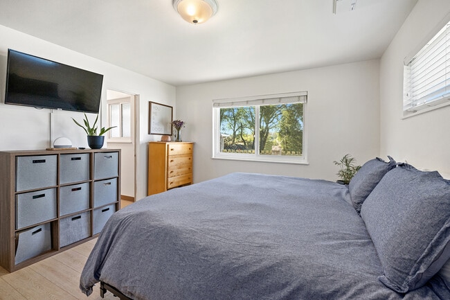 Building Photo - 199 Bailhache Ave