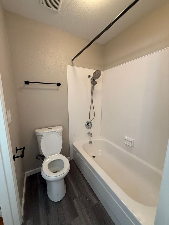 Building Photo - 2 bed 1 bath condo available in Natomas area