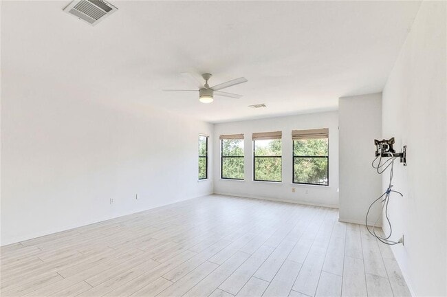Building Photo - 1200 Del Roy Dr