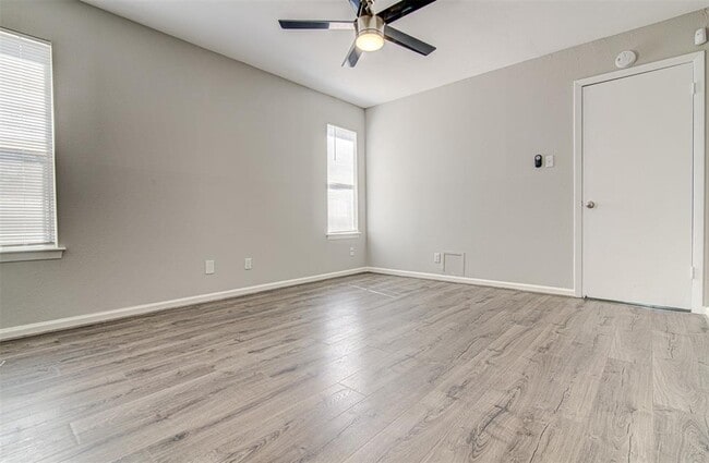 Building Photo - 1605 Dale Cove