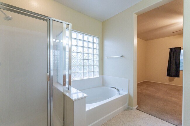 Building Photo - Three Beds & 2.5 Baths - Move Right In!