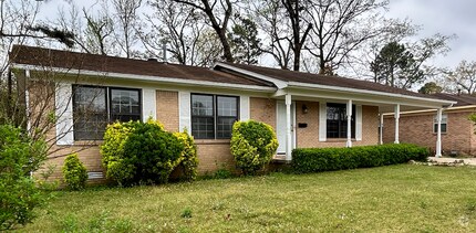 Building Photo - Wonderful on Windy Oaks