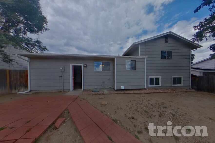 Building Photo - 6845 Parkridge Ct