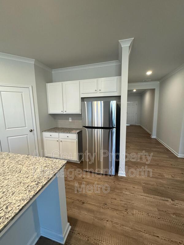 Building Photo - 191 Sweet Briar Wy