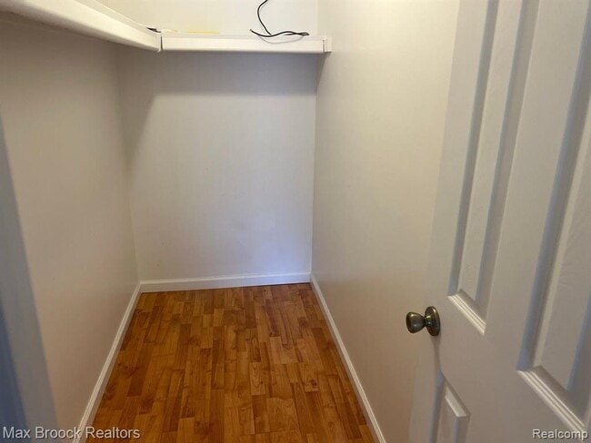 Building Photo - 50431 Bay Run S
