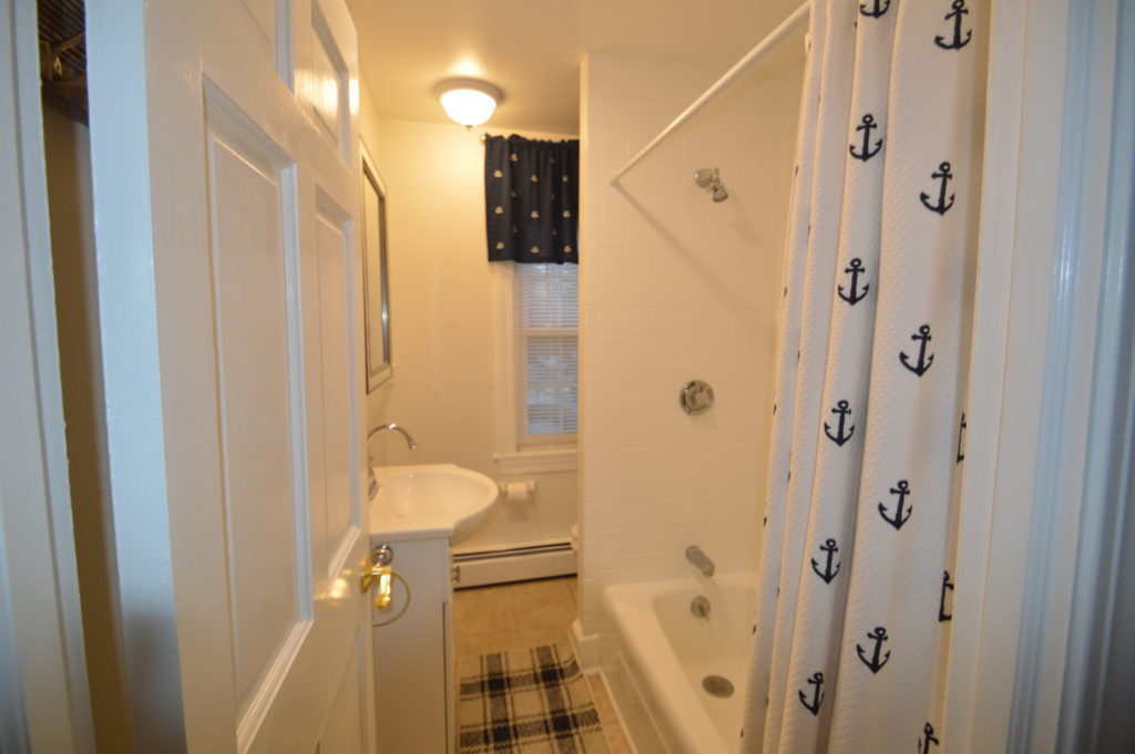 Modern bethroom - 468 Spring St