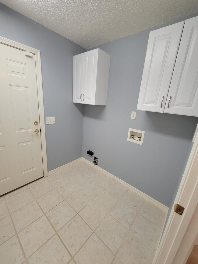 Building Photo - 2730 Creeks Edge Ln