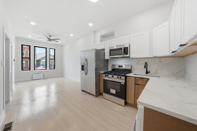 Building Photo - 2145 W 18th Pl