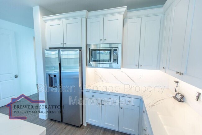 Building Photo - 4065 S Marin Dr