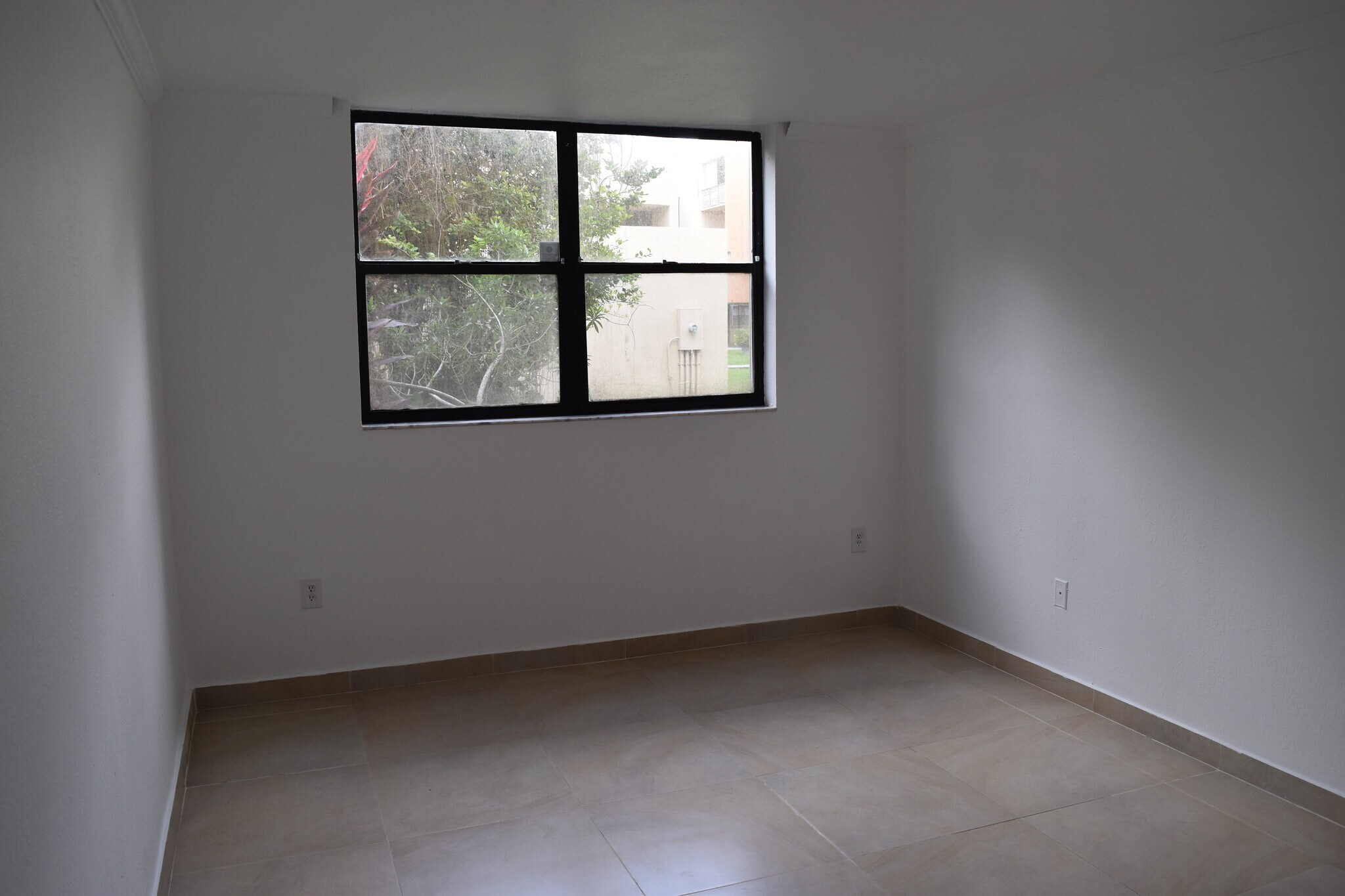 Building Photo - 8002 SW 149th Ave