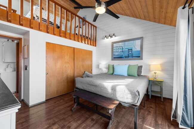 Building Photo - 733 Seacoast Dr