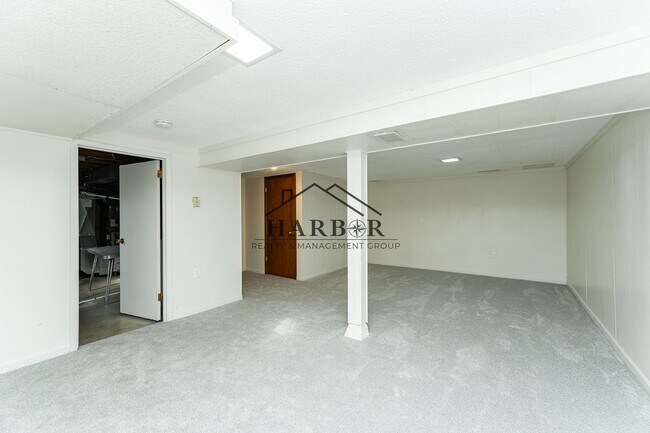 Building Photo - 2920 20th St SE