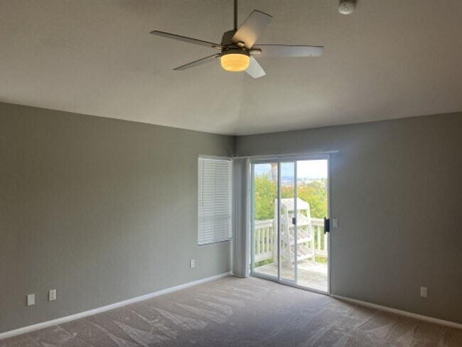 Building Photo - Stunning 4 bedroom Home with a Pool locate...