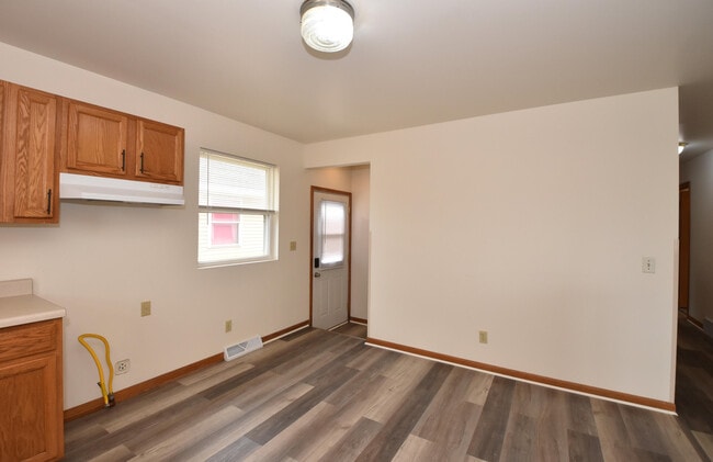 Building Photo - 3042 Hamlin Ave