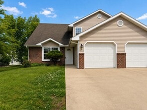 Building Photo - 3308 Dove Dr