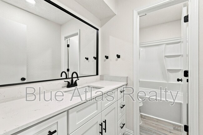 Building Photo - 8137 Foxfire Ln