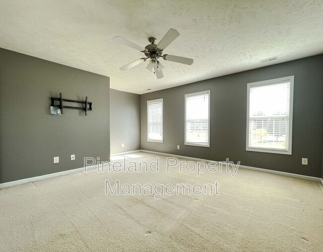 Building Photo - 395 Americana Dr