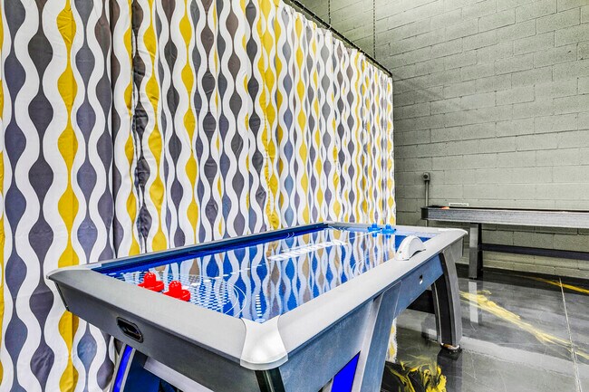 Building Photo - 41370 Sparkey Way