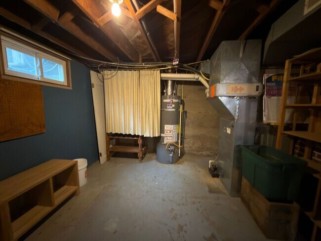 Building Photo - Modern Comfort Meets Classic Charm in South Tabor~ Fenced Backyard~ Garage~ Pets Welcome~ 94 Bike...