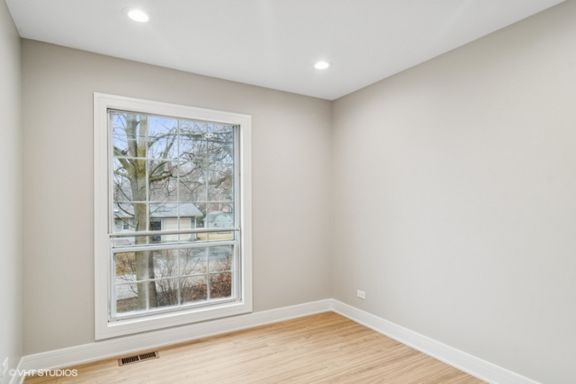 Building Photo - 23726 N Overhill Dr