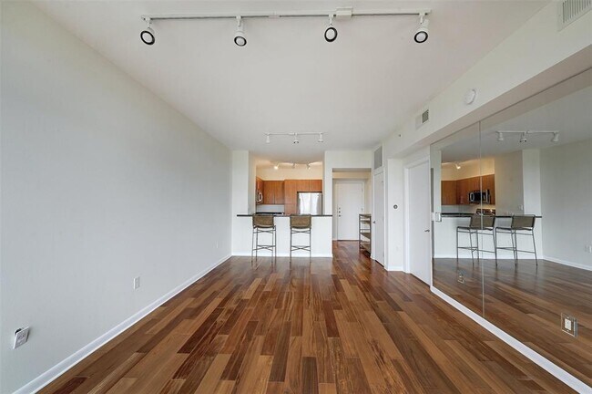 Building Photo - 54 Rainey St