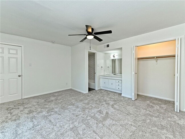 Building Photo - 6911 Thorncliffe Dr