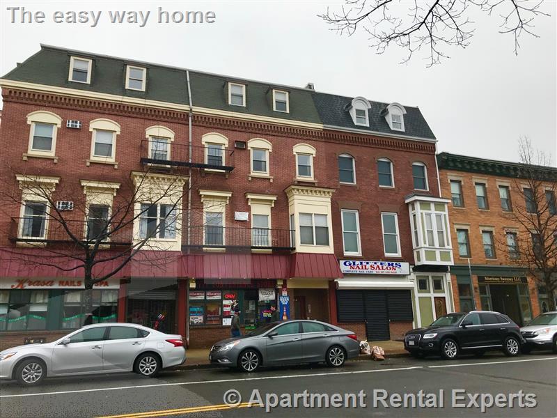 Building Photo - 267 Main St