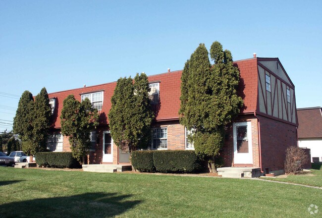 Building Photo - Ironwood Court Apartments