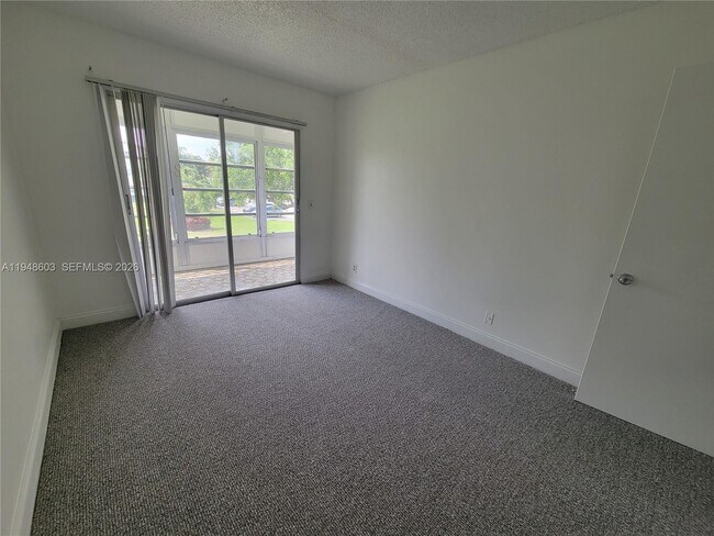 Building Photo - 196 Mansfield F