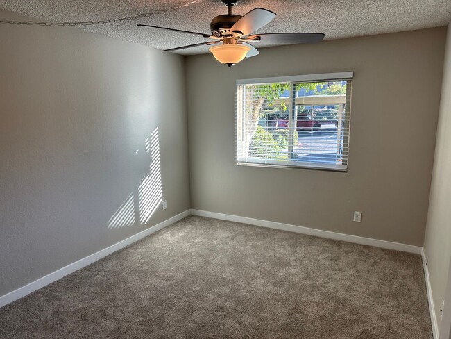 Building Photo - Newly Renovated 1 Bed / 1 Bath Condo for R...