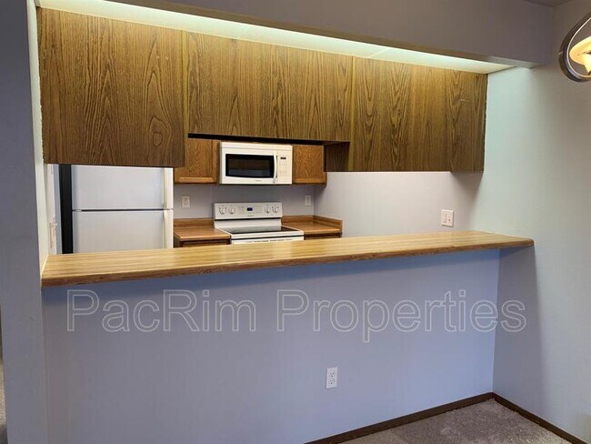 Building Photo - 1670 Eastridge Dr