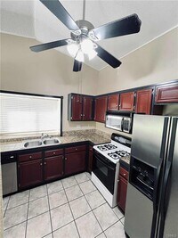 Building Photo - 4620 Grandview Dr