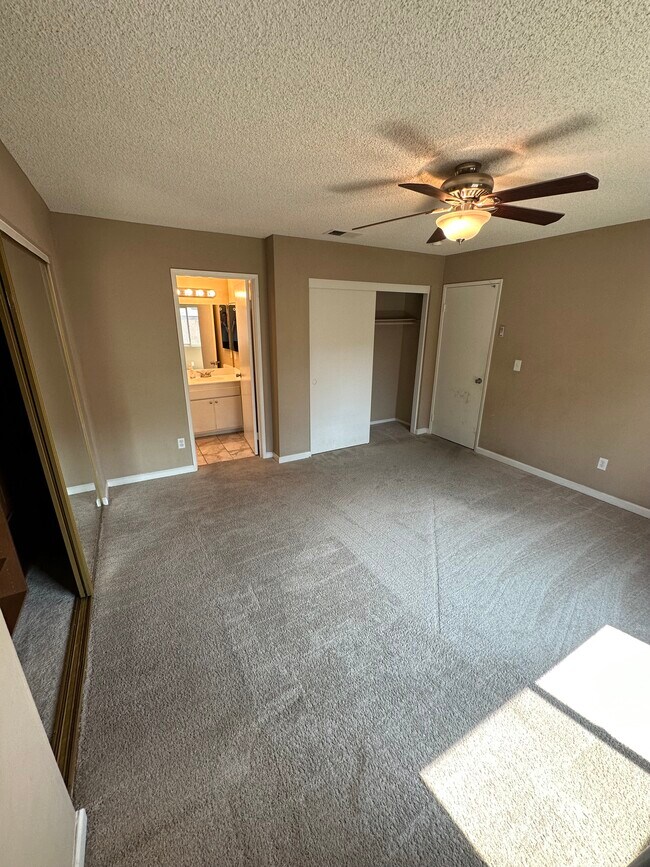 Building Photo - 917 W State St