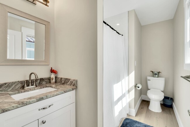 Building Photo - Charming Caribbean Cottage - Downtown Brad...