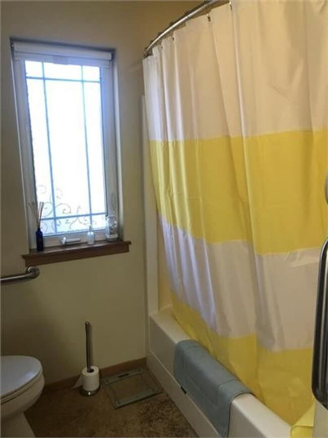 Building Photo - Wonderful Fully Furnished Cairn Cottage in Coupeville on a Cul de Sac