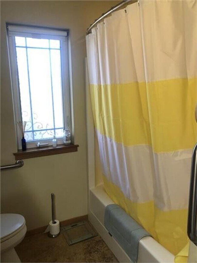 Building Photo - Wonderful Fully Furnished Cottage in Coupe...